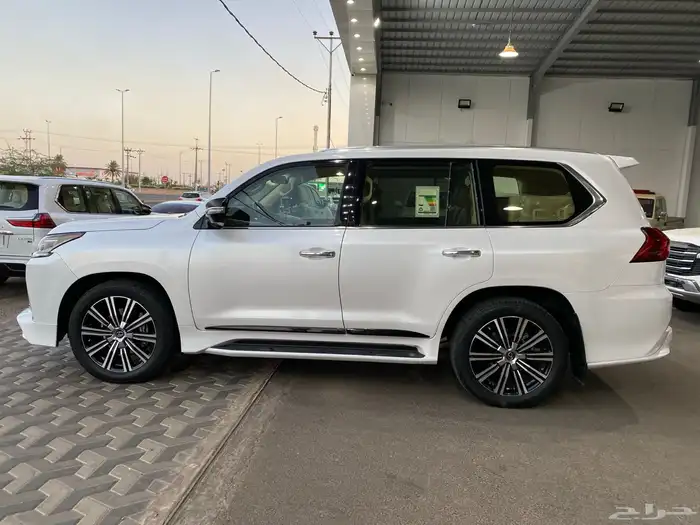 لكزس LX 570 2020 سعودي 3