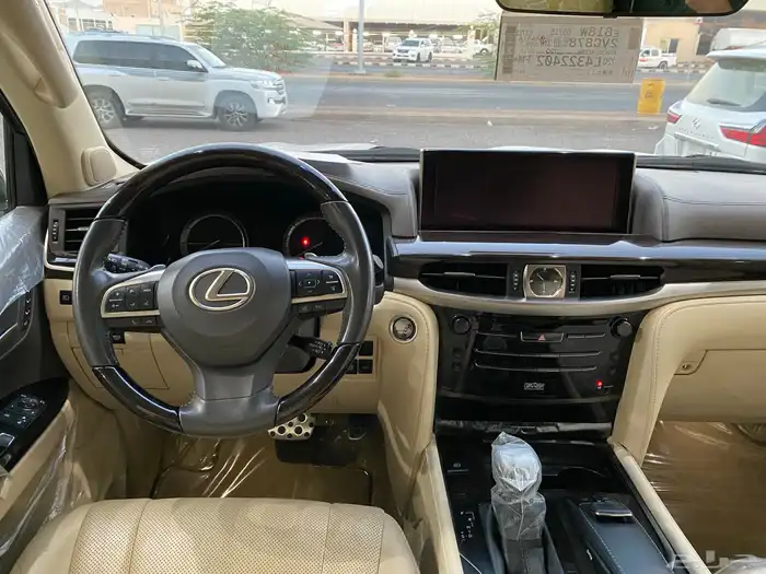 لكزس LX 570 2020 سعودي 7