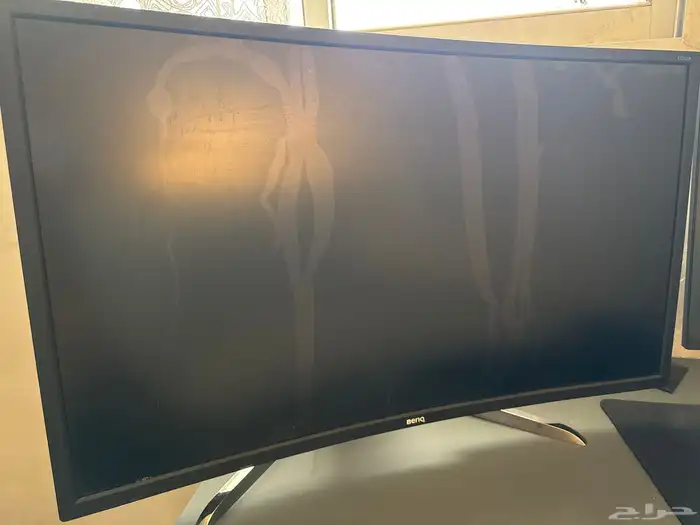 شاشه 32 بوصه BenQ 144Hz الشاشه زي مو واضح فيها كسر 0