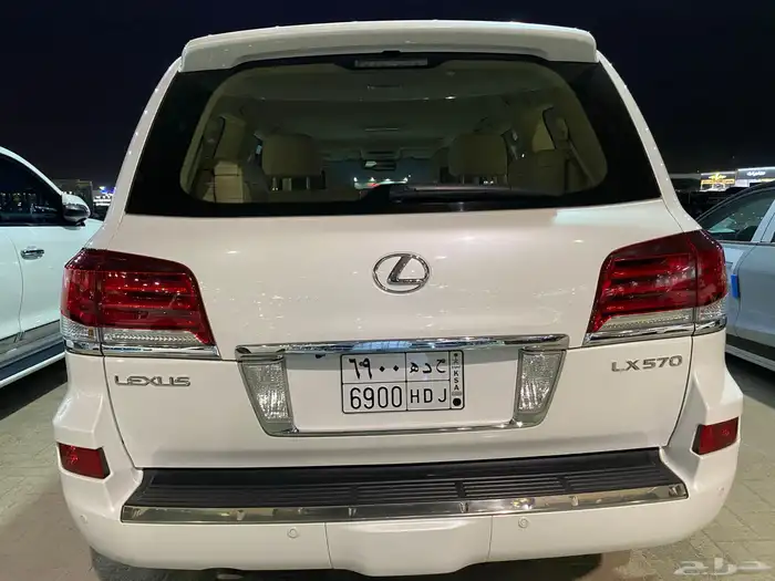 للبيع لكزس LX570 دي دي 2014 عبداللطيف عداد قليل 86 الف 7