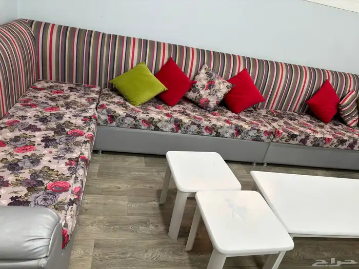 للبيع كنب ببريدة . مجلس متصل . مفروشات 750 0