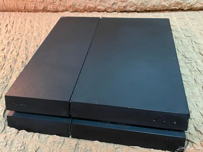 بلايستيشن 4 نظيييف مع اغراضه و قابل لتهكير 1