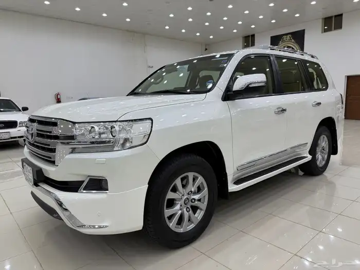لاندكروزر 2018 GXR فل رقم 3 سعودي 8 سلندر 0