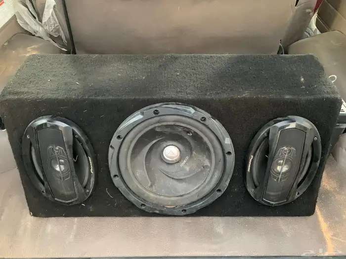 للبيع سماعات وطنجرة مع مضخم 0