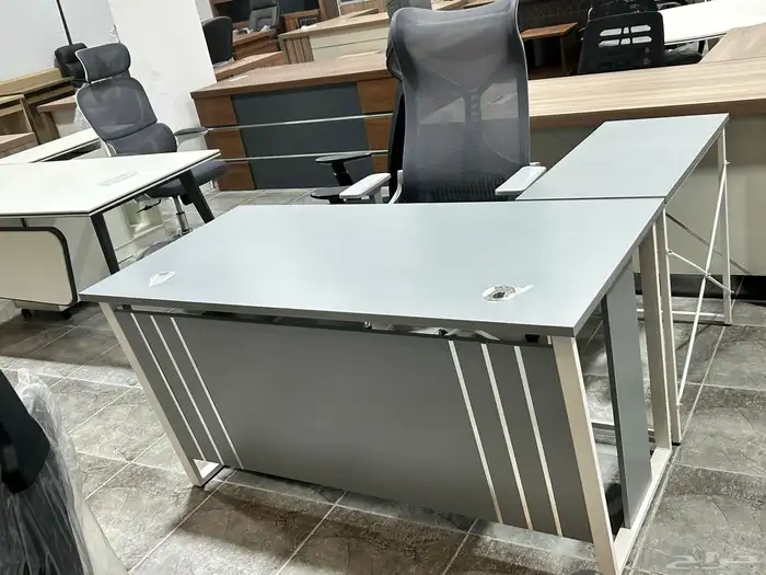 طاولة مكتب بيضاء حديثة بأحجام مختلفة 67