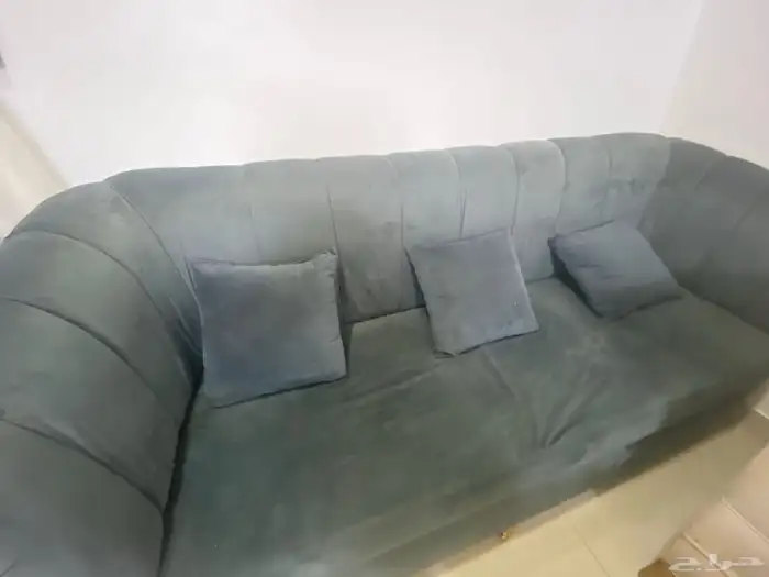 كنبه جديده ما استخدمت الا قليل تكفي 3 اشخاص 0
