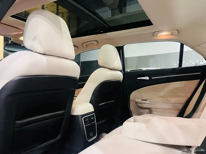 كرايزلر 2015 C300 بانوراما (بحاله ممتازه) 5