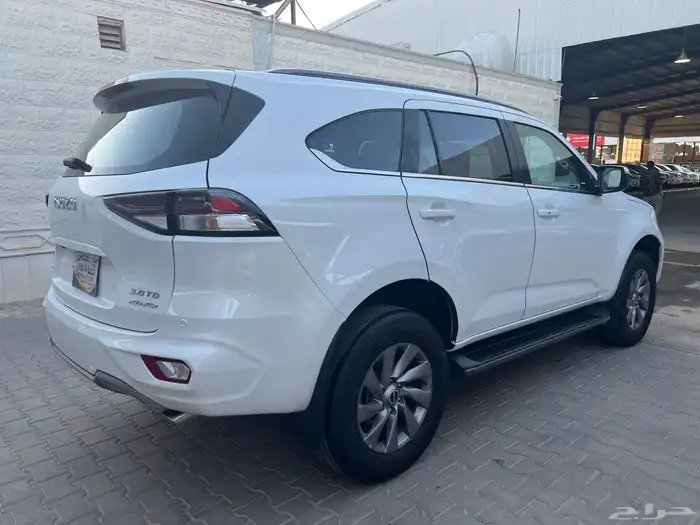 ايسوزو 2022 MUX فل كامل دبل دفلك لدى قمة الاطلال 8