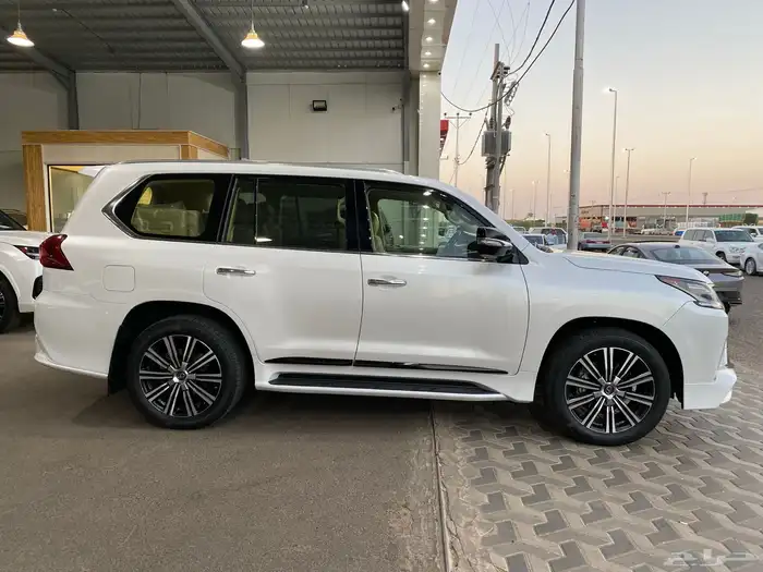 لكزس LX 570 2020 سعودي 4