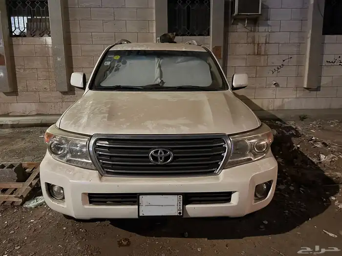 لاندكروزر 2011 قير عادي V6 0