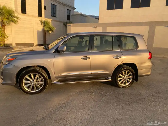 لكزس LX570 2011 2