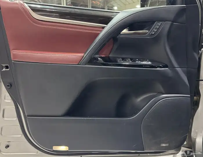 جيب لكزس LX570 موديل 2018 فل كامل مستعمل . 14