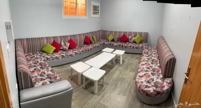 للبيع كنب ببريدة . مجلس متصل . مفروشات 750 2