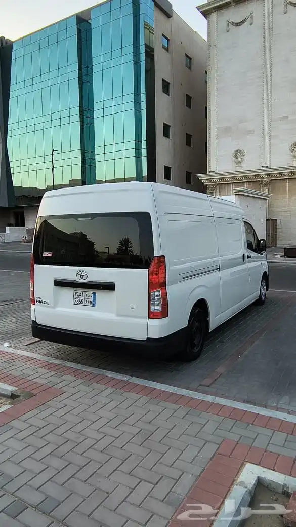 باص تويوتا موديل 2022 18