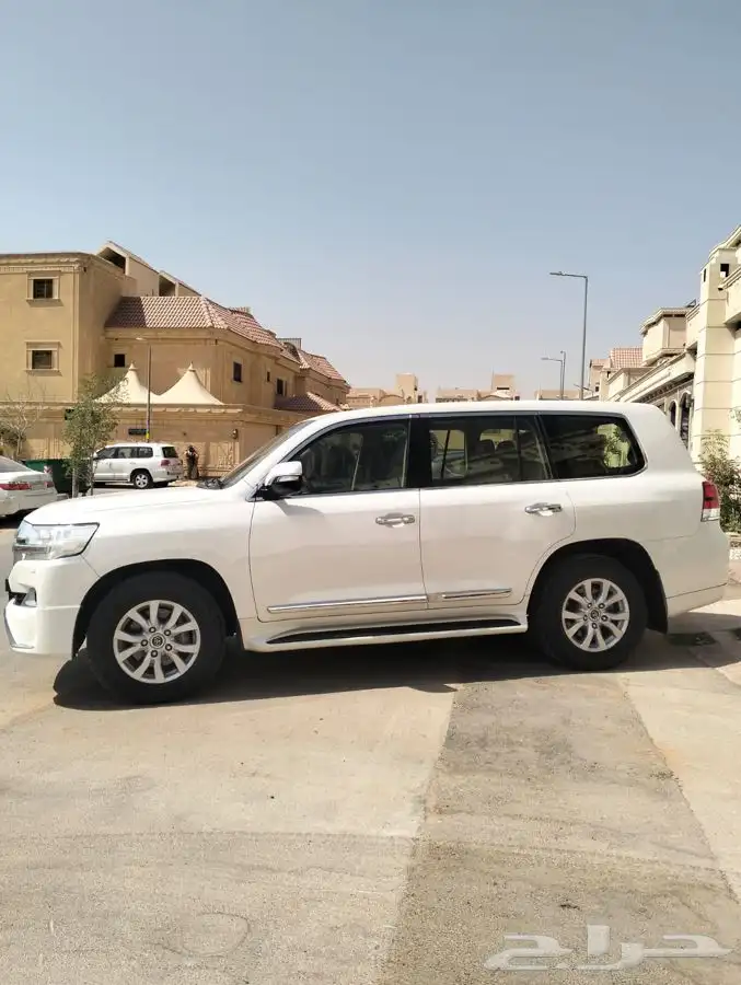 البيع جيب جكسار 3