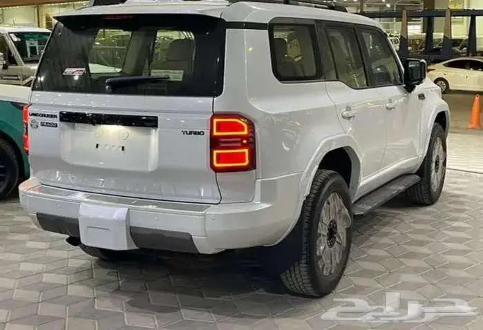 برادو VXL3 ابيض فل 2025 14