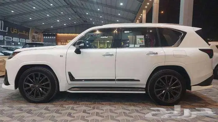 لكزس اف اسبورت 2025 سعودي ابيض 3