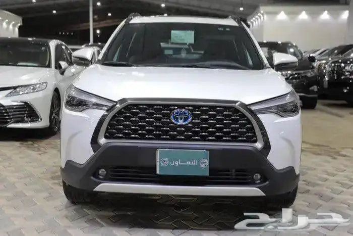 تويوتا كرولا كروس نص فل فتحة سقف هايبرد موديل 2024 1