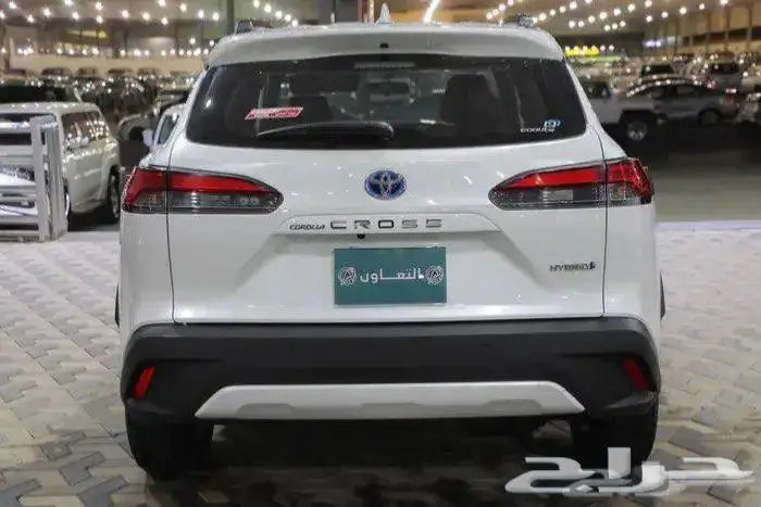 تويوتا كرولا كروس نص فل فتحة سقف هايبرد موديل 2024 5