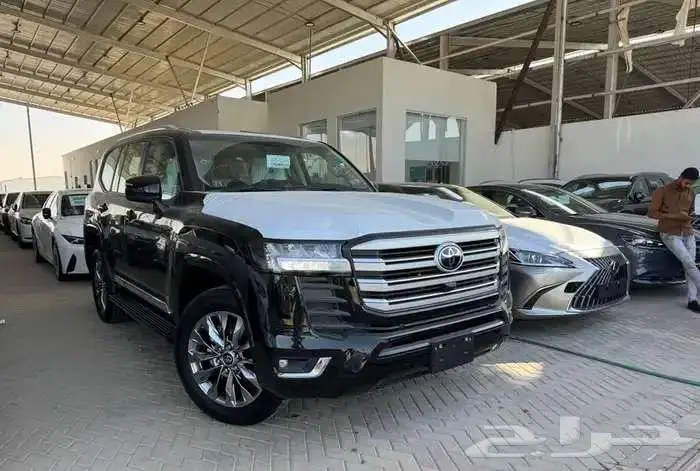تويوتا- لاندكروزر- GXR4 -بنزين -سعودي -2025 -اسود-ابيض 3