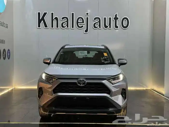 تويوتا راف فور نص فل فتحة سقف XLE بنزين م2025 2