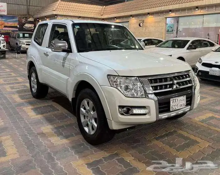 للبيع باجيرو 2020 بابين V6 3.8 سعودي ( عداد قليل ) 7