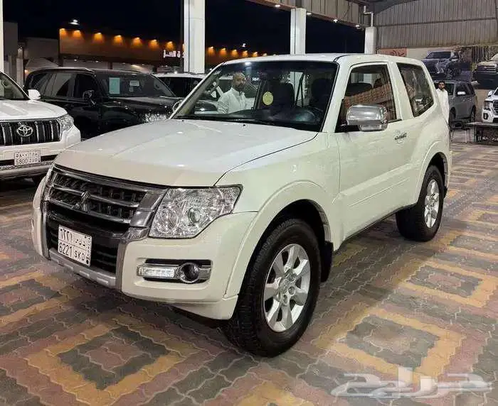 للبيع باجيرو 2020 بابين V6 3.8 سعودي ( عداد قليل ) 1