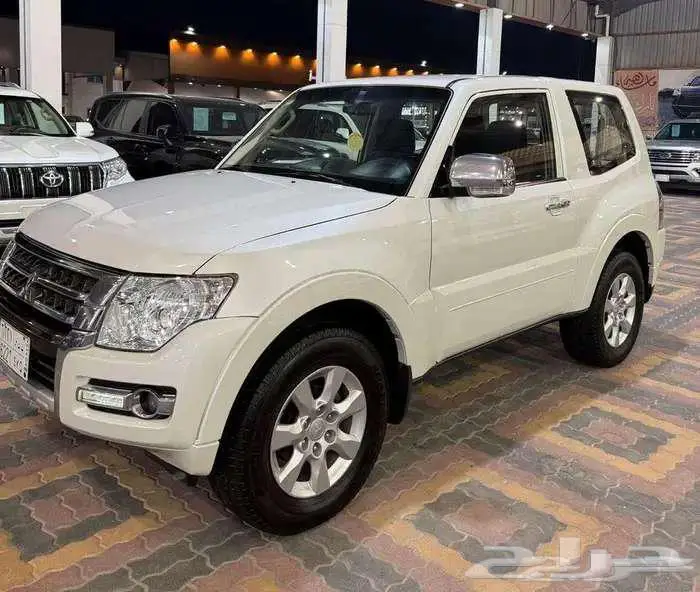 للبيع باجيرو 2020 بابين V6 3.8 سعودي ( عداد قليل ) 4