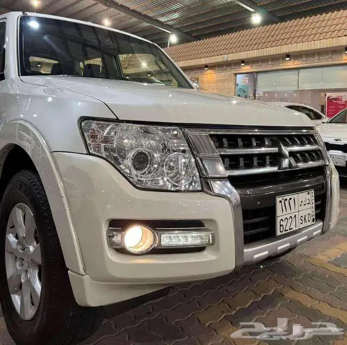 للبيع باجيرو 2020 بابين V6 3.8 سعودي ( عداد قليل ) 8