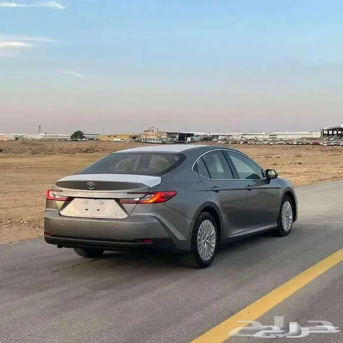 تويوتا كامري LE بنزين 2025 3
