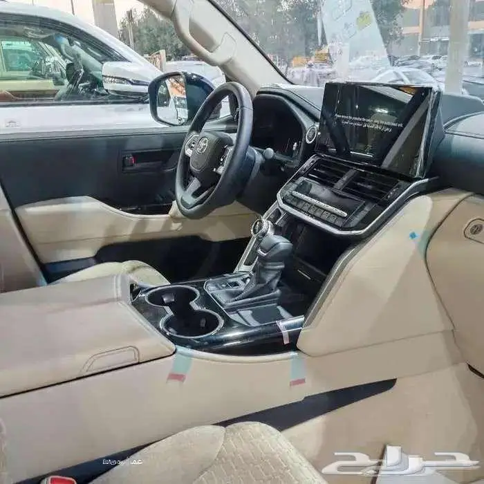 لاندكروزر L3 بنزين موديل 2025 حبه فقط واسود 13