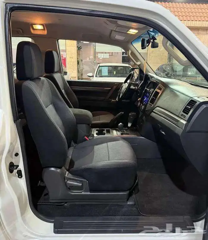 للبيع باجيرو 2020 بابين V6 3.8 سعودي ( عداد قليل ) 33
