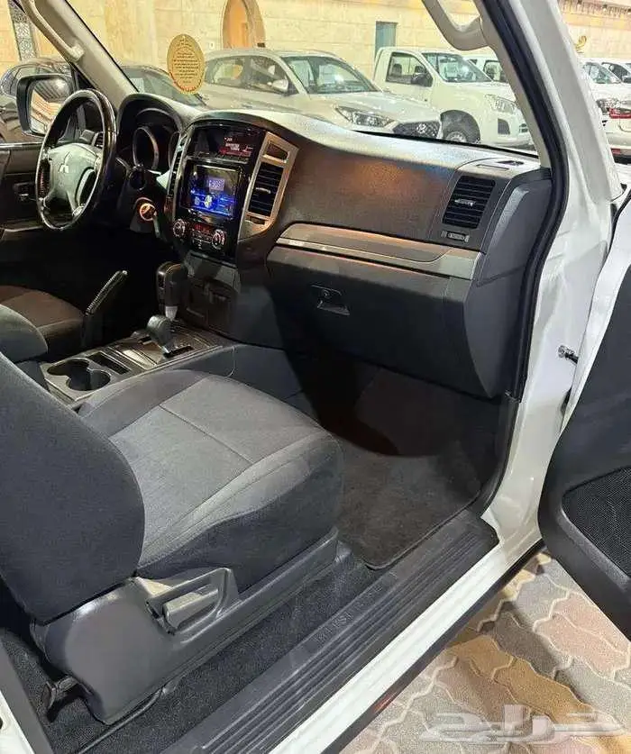 للبيع باجيرو 2020 بابين V6 3.8 سعودي ( عداد قليل ) 32