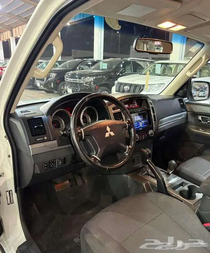 للبيع باجيرو 2020 بابين V6 3.8 سعودي ( عداد قليل ) 23