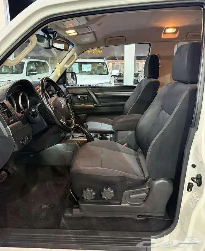 للبيع باجيرو 2020 بابين V6 3.8 سعودي ( عداد قليل ) 22