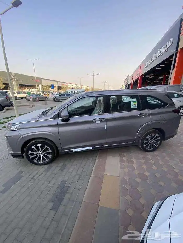 تويوتا فيلوز GLX 2025 1