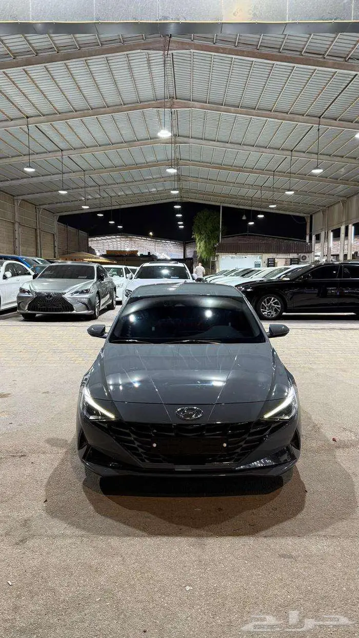 النترا 2021 عداد 75000 لون اسمنتي 2