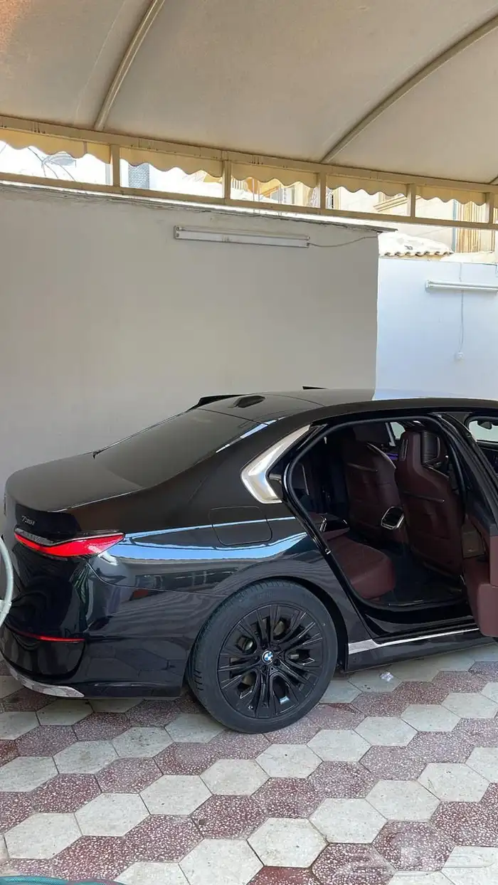 BMW 735 - 2024 بي ام دبليو 10