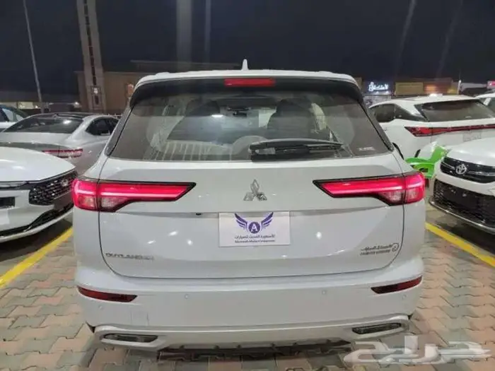 ميتسوبيشي أوتلاندر هاي لاين 2025 4