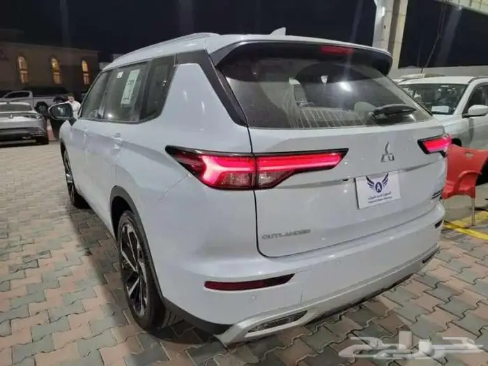 ميتسوبيشي أوتلاندر هاي لاين 2025 5