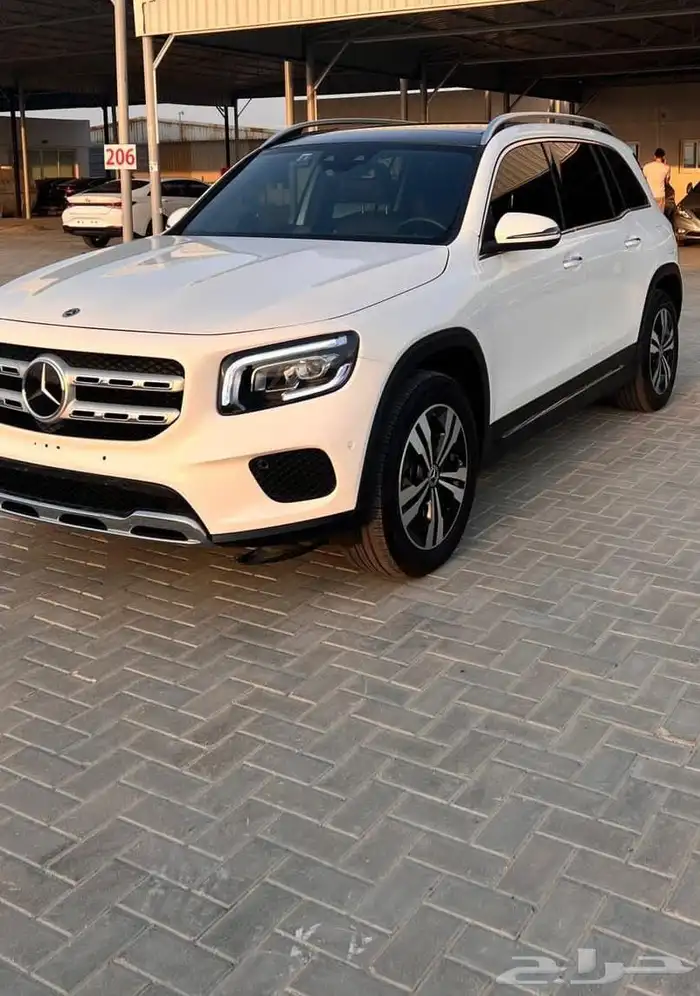 مورسيدس GLB200. موديل 2023 1
