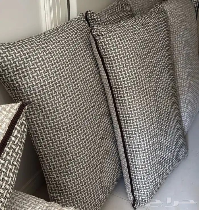 كنب وطاولة ومساند 0