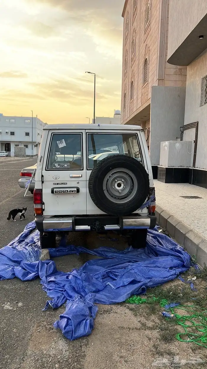 للبيع جيب ربع 2005 مقلوب 1