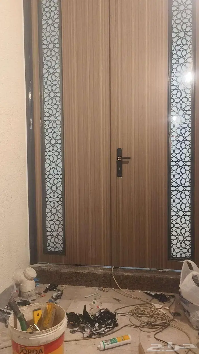 تفصيل أبواب حديد ألومنيوم شبابيك درابزين WPC مع الضمان 2