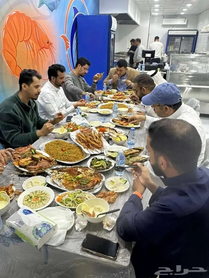 مطعم أسماك للتقبيل بكامل أغراضه 1