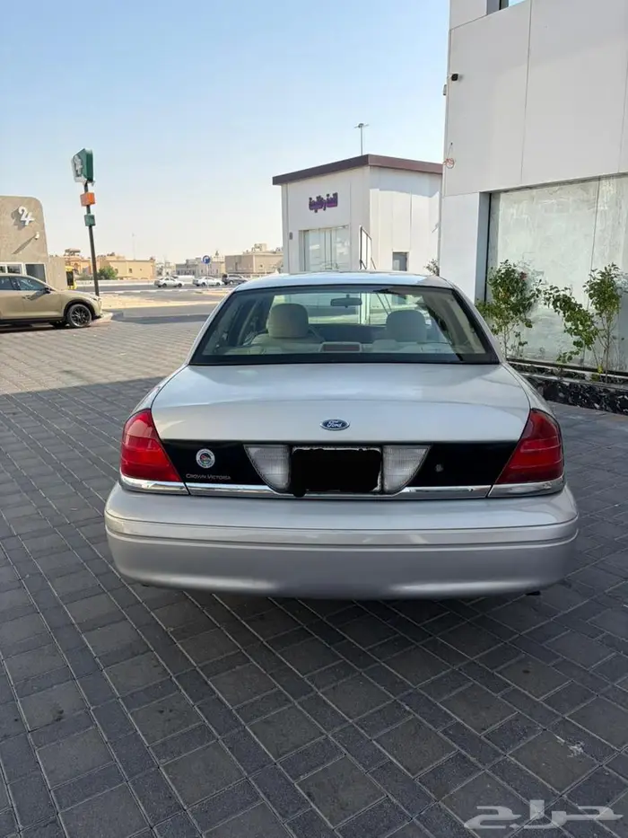 فورد كراون فكتوريا 2010 1