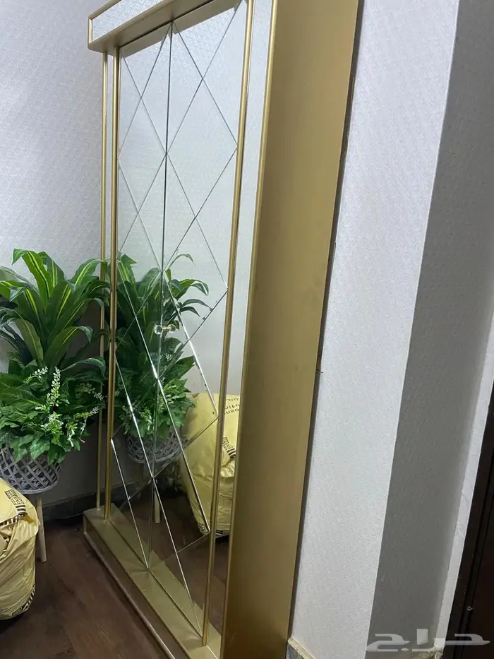 دولاب عبايات بحاله جيده 0