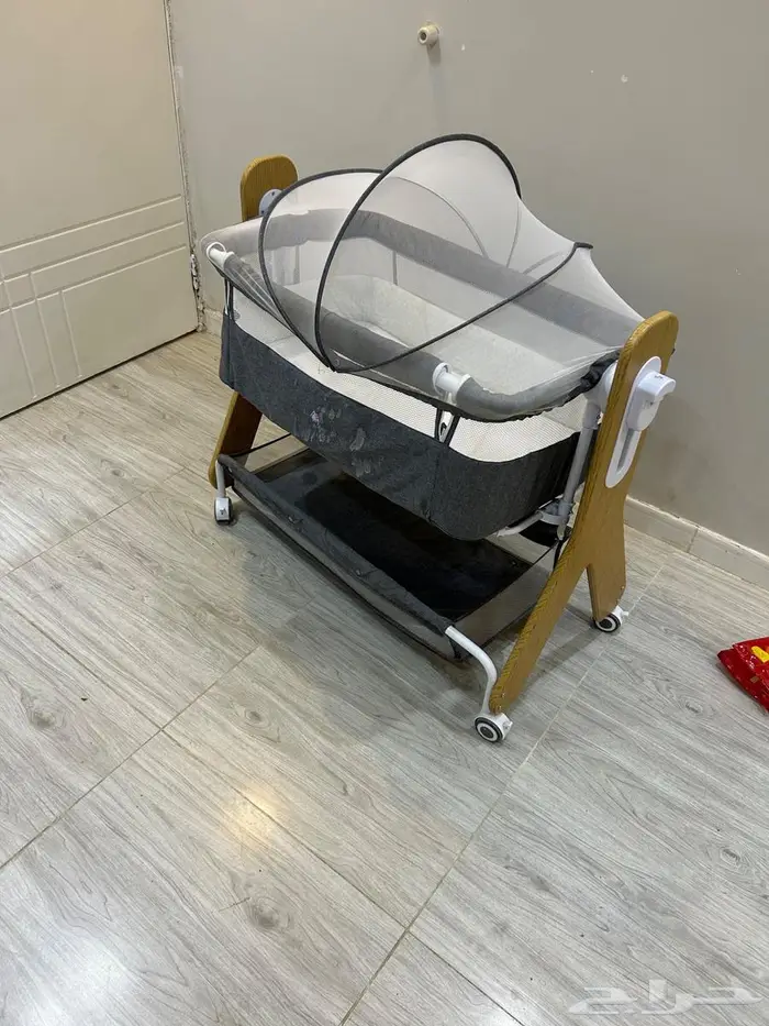 للبيع سرير اطفال ( مواليد) 0