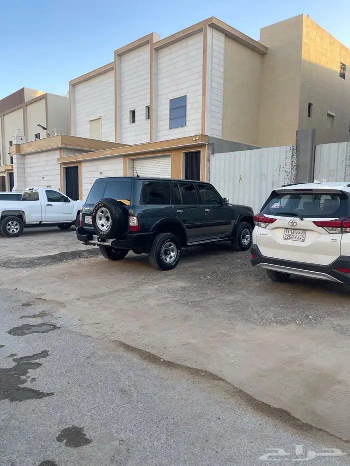 نيسان 8