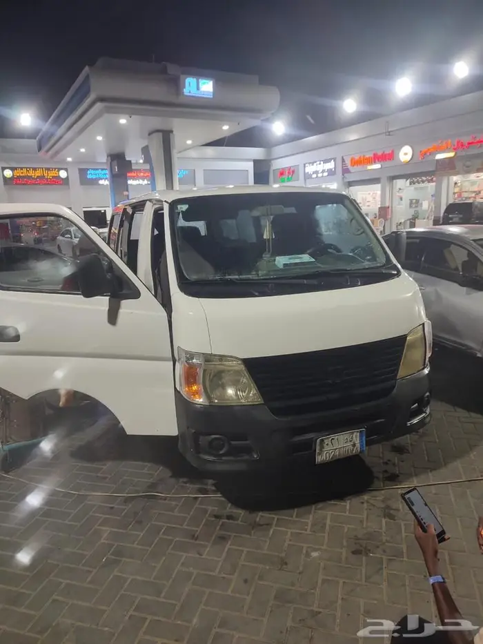باص نيسان 2012 بنزين 4